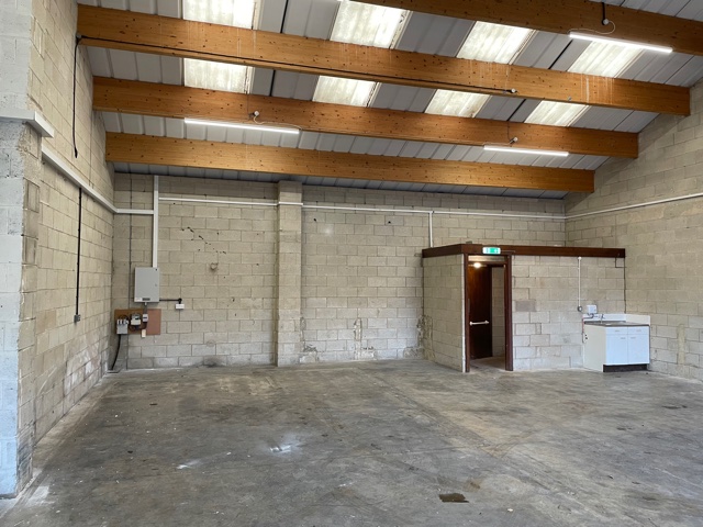 Industrial Unit in Newark - photo 2